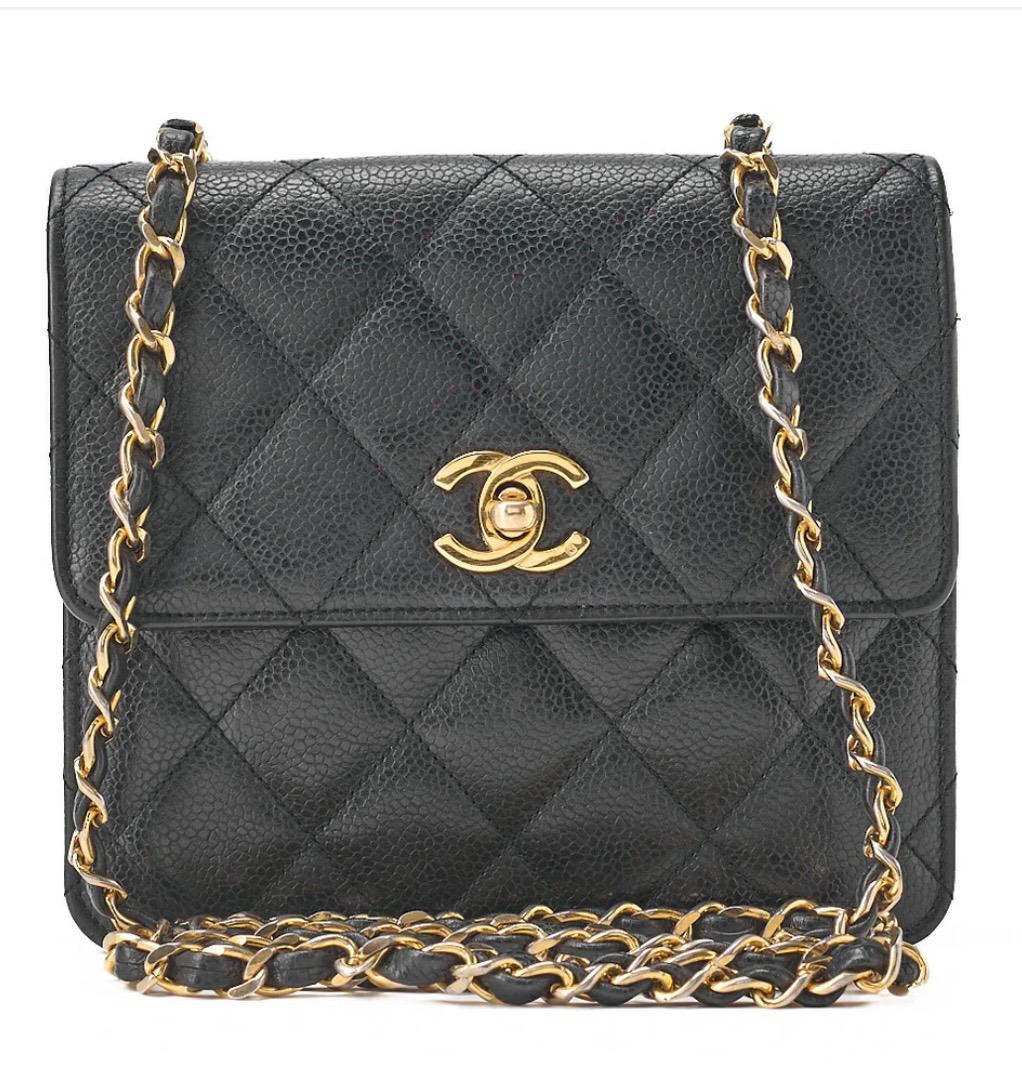 Sac cabas CHANEL noir en cuir caviar matelassé avec chaîne dorée, sac de luxe seconde main authentifié
