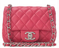 sac-chanel-mini-matelasse-rose-caviar.jpg
chanel-mini-bag-rose-caviar.jpg
sac-chanel-occasion-mini.jpg
